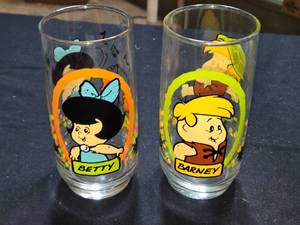 lot 508 image: Vintage 1986 Flintstone Kids Glasses Set - Betty and Barney