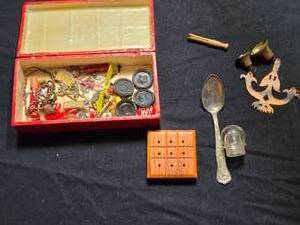 lot 511 image: Assorted Vintage Collectibles Lot with Box