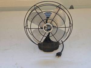 lot 523 image: Vintage Zero Model 1250R Table Fan Untested