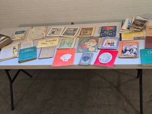lot 530 image: Large Collection of Vintage Books and Ephemera