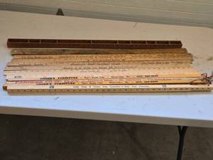 lot 543 image: Lot of Vintage Advertising Yardsticks