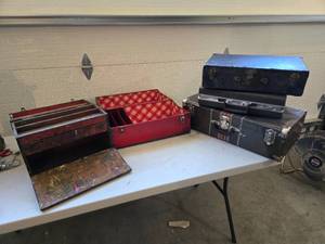 lot 553 image: Vintage Storage and Tool Boxes Assortment