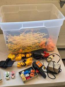 lot 566 image: Lot of Slot Car Racing Track Parts and Accessories