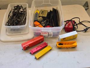 lot 567 image: HO Scale Model Train Set Lot with Engines, Cars, Tracks, and Power Supply