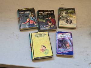 lot 573 image: Vintage Hardy Boys Books and Star Wars Novel