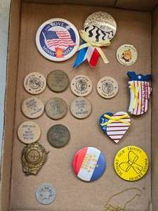 lot 575 image: Collection of Vintage Pins and Tokens
