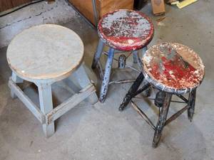 lot 576 image: Lot of 3 Vintage Wooden Stools