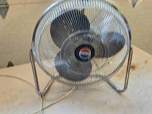 lot 578 image: Lakewood Vintage Oscillating Fan
