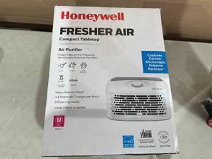 lot 314 image: Honeywell Air Purifier, HHT270, 100 sq ft, U Carbon Filter
