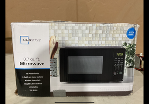 lot 392 image: Mainstays 0.7 Cu ft Countertop Microwave Oven, 700 Watts