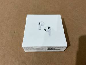 lot 18 image: Apple AirPods (3rd Generation)