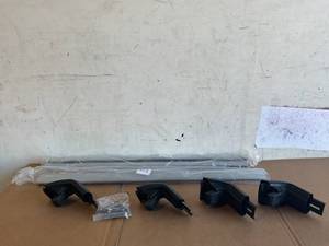 lot 200 image: Cross Bars ROOF RACK 97cm