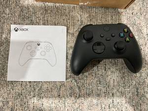 lot 124 image: Microsoft Wireless Xbox Controller
