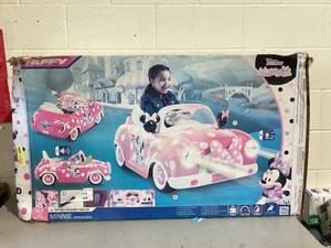 lot 474 image: Disney Minnie Mouse Convertible Car 6 Volts Electric Ride-on