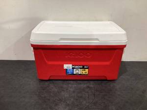 lot 557 image: Igloo Chest Cooler,48.0 qt. Cap.,25-1116 L