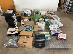 lot 705 image: Wholesale Pallet of Assorted Miscellaneous Items