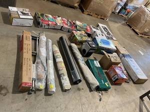 lot 709 image: Wholesale Pallet of Assorted Miscellaneous Items