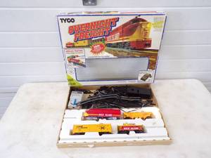 lot 3 image: Tyco Overnight Freight  Vintage Train Set