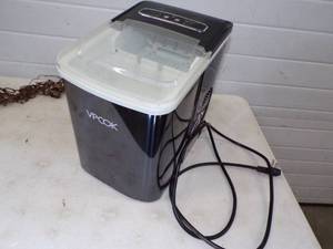 lot 37 image: Ice Maker