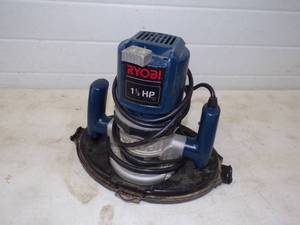 lot 66 image: Ryobi Router