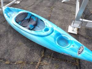 lot 77 image: 10 Kayak