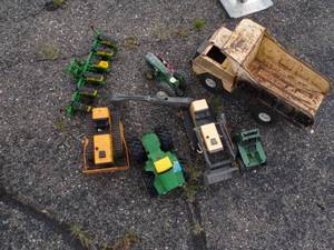 lot 78 image: Vintage Toys