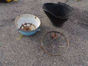 lot 82 image: Vintage Garden Dcor