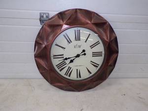 lot 8 image: 24 Clock