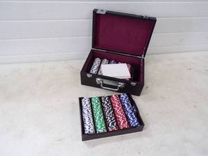 lot 9 image: Poker Chips with Case