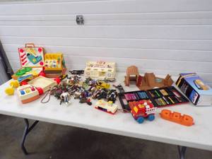 lot 15 image: Vintage Toys
