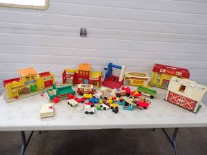 lot 18 image: Vintage Fisher Price Toys
