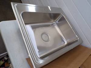 lot 29 image: Elkay Sink