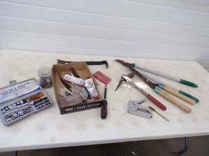 lot 122 image: Assorted Tools, Loppers, hedge trimmers Bit and Socket Set and more
