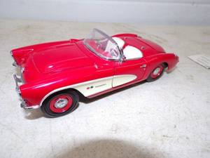 lot 139 image: Franklin Mint 1957 Chevrolet Corvette 124 Scale