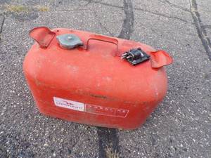 lot 190 image: 6 Gallon Marine Gas Tank