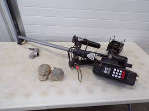 lot 2A image: Cannon Magnum 10A Electric Down rigger with 10# and  12# Weights