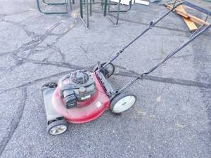 lot 218 image: Push Lawn Mower