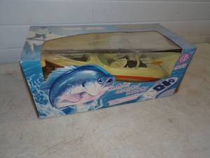 lot 221 image: Aviva Fishing Buddy Remote Control Boat