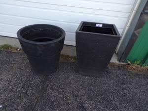 lot 230 image: Pair of Black Flower Pots