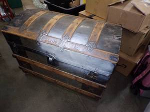 lot 241 image: Vintage Steamers Trunk