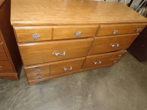 lot 244 image: Wood 6 Drawer Dresser