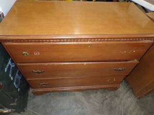 lot 247 image: Wood 3 Drawer Dresser