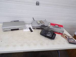 lot 250 image: Electronics Lot, DVD and VHS Player with Car Radio