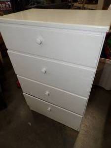 lot 254 image: White 4 Drawer Dresser