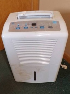 lot 262 image: GE Dehumidifier