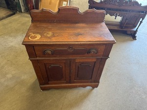 lot 33 image: Vintage Rolling Storage Hutch