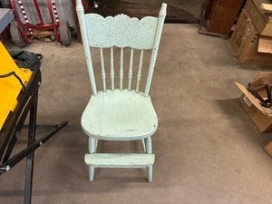 lot 67 image: Vintage Mint Green Chair