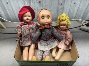 lot 99 image: Vintage Dolls