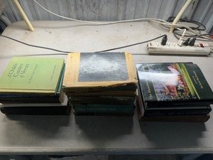 lot 130 image: Books Poetry - Robert Frost and more