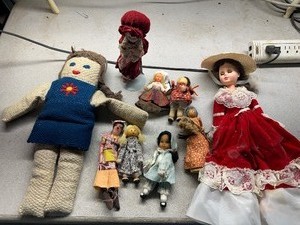 lot 107 image: Vintage Dolls